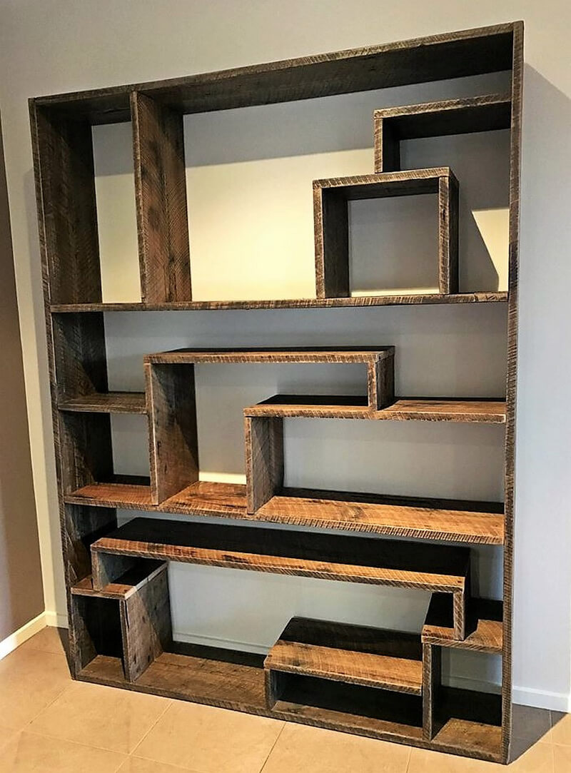 wooden pallet bookshelf