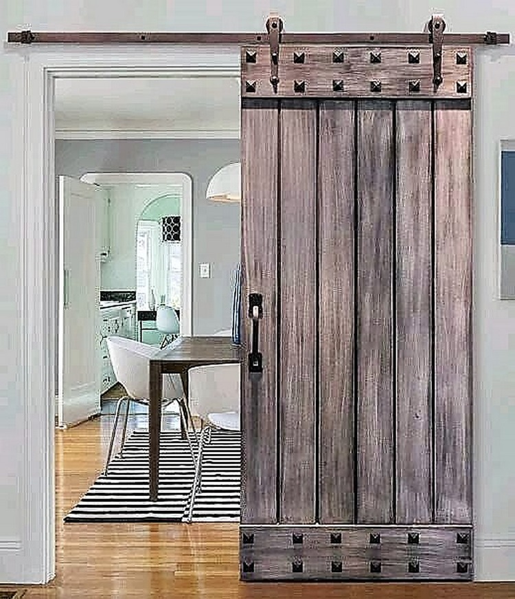 doorstuds-pallet-wood-door