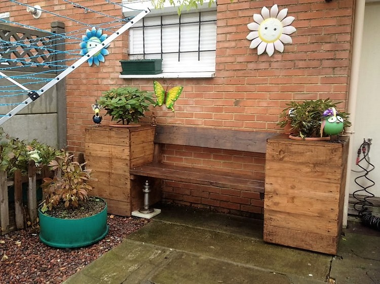 pallet-bench-with-attached-planters