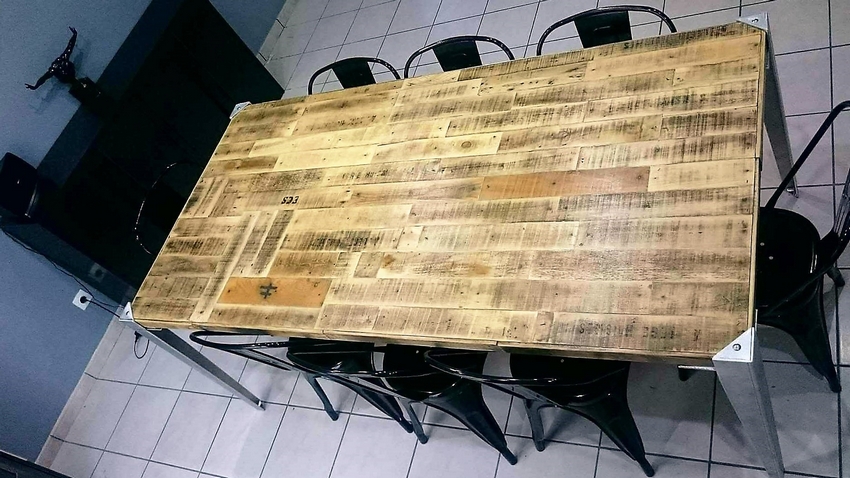 reclaimed-pallet-wood-table