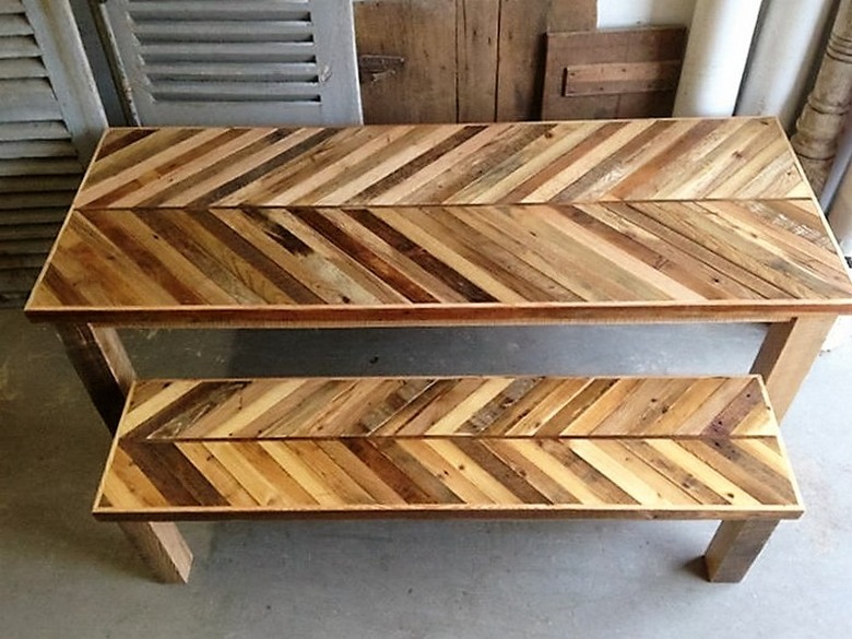 recycled-pallet-benches