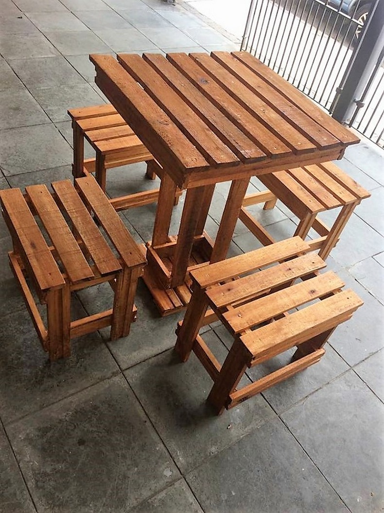 recycled-pallet-furniture