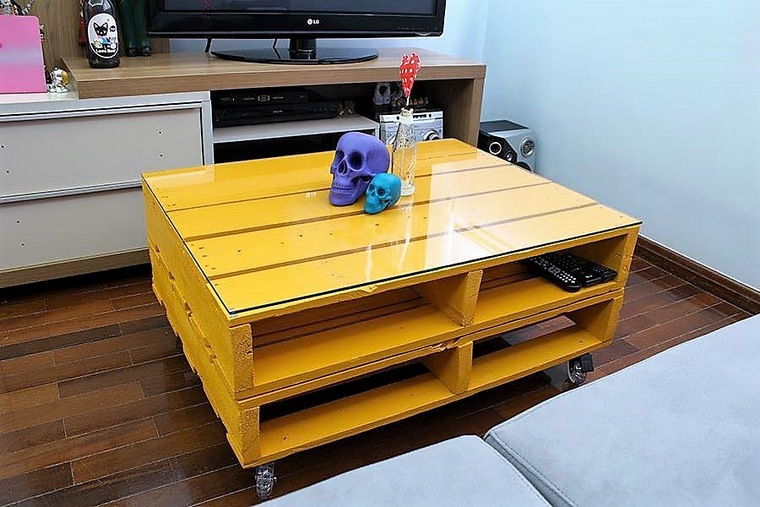 recycled-pallet-table