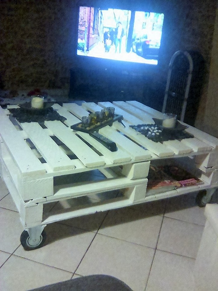 recycled-pallet-wood-table