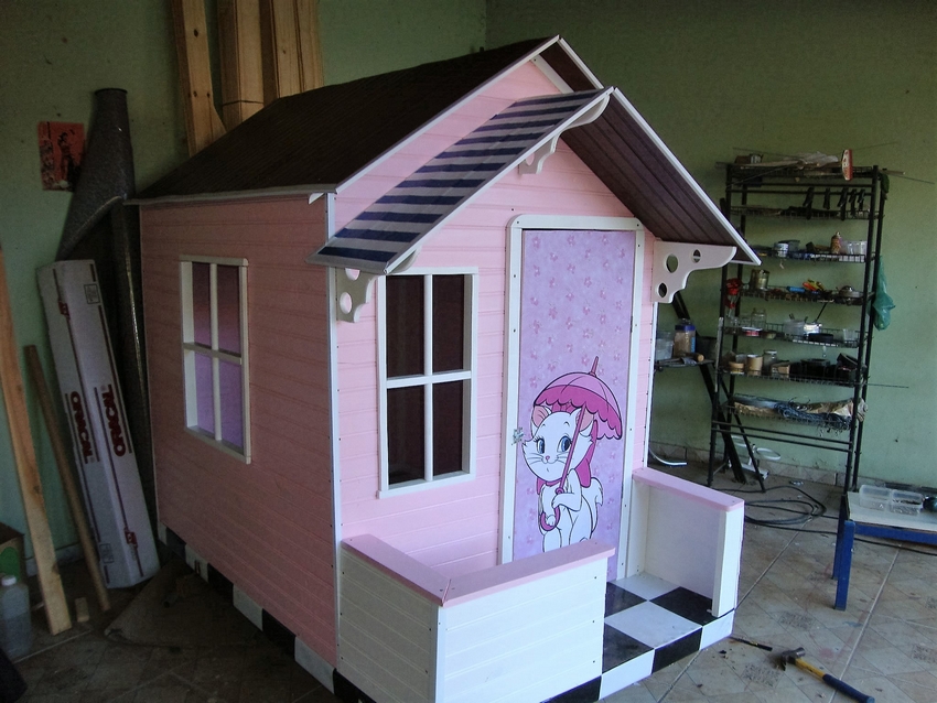 wood-pallet-made-little-house
