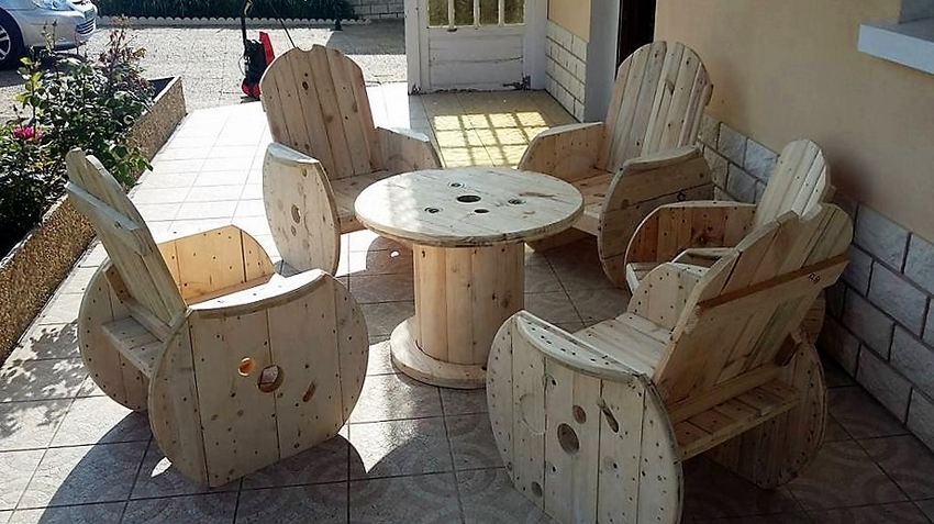wood-pallet-patio-garden-furniture