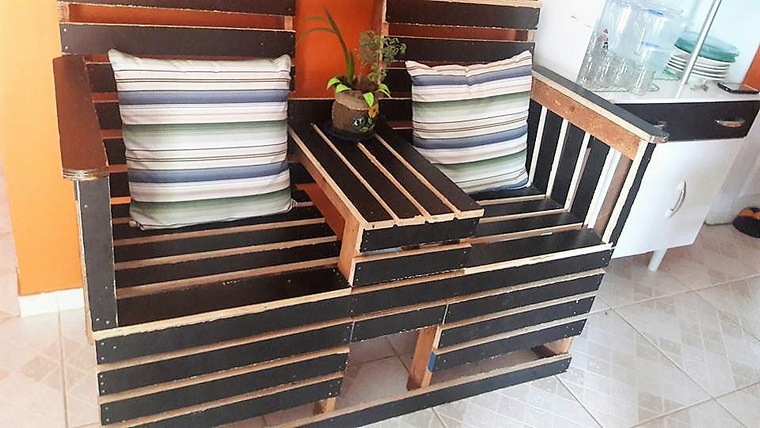 wood-pallet-patio-seating