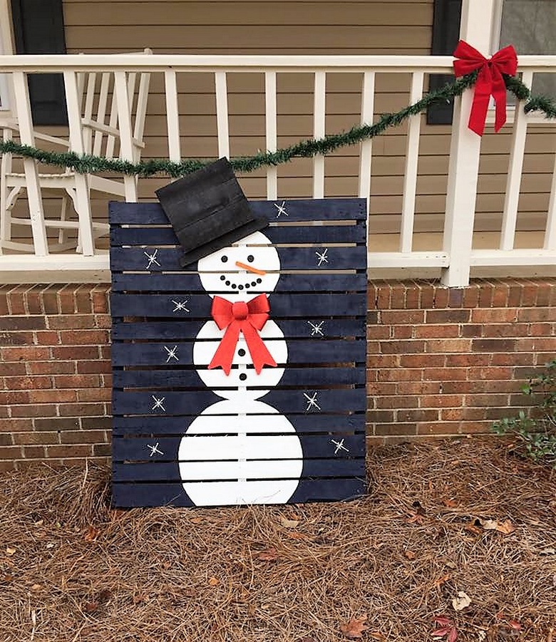 pallet-snowman-for-garden-decor