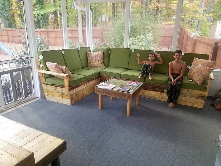 pallet-wood-corner-couch