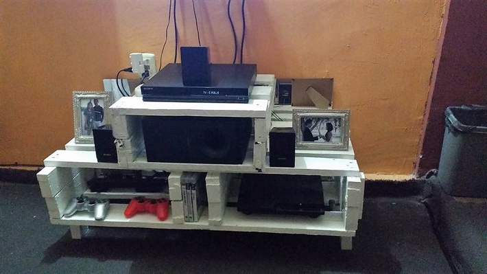 pallet-wooden-media-console