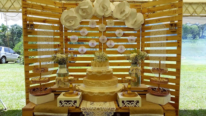 pallets-made-party-display