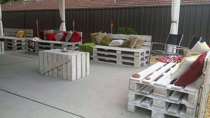 patio-furniture-made-with-pallets