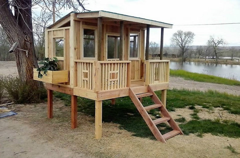 patio-hut-made-with-pallets