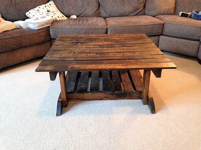 recycled-pallet-coffee-table