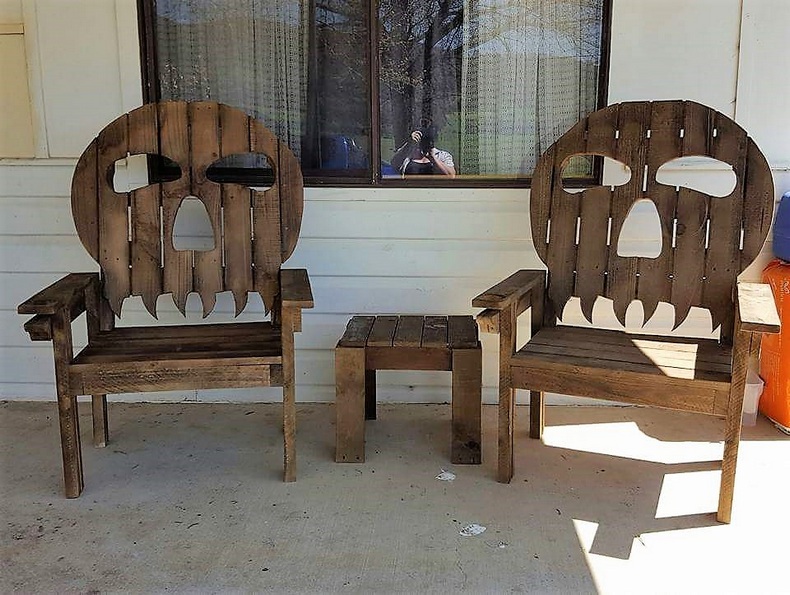 wood-pallet-twin-skull-chairs