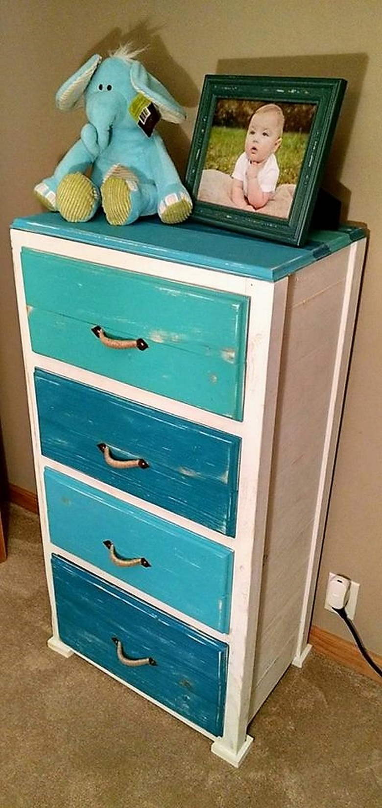 wooden-pallet-side-table
