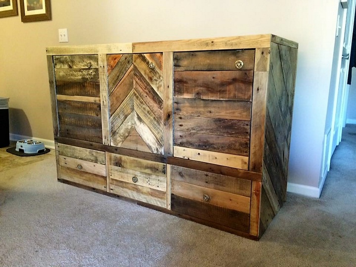 2-pallet-side-table-with-storage-drawers