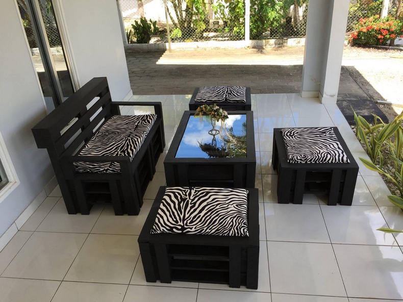 recycled wood pallet outdoor furniture