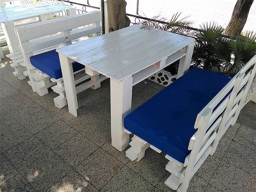 wooden-pallet-patio-furniture