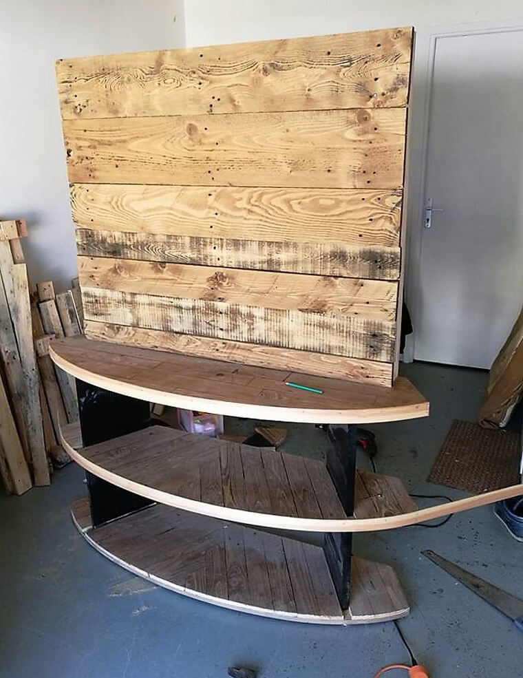 pallet media cabinet