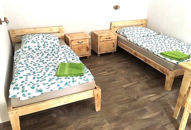 pallets made bed with side tables