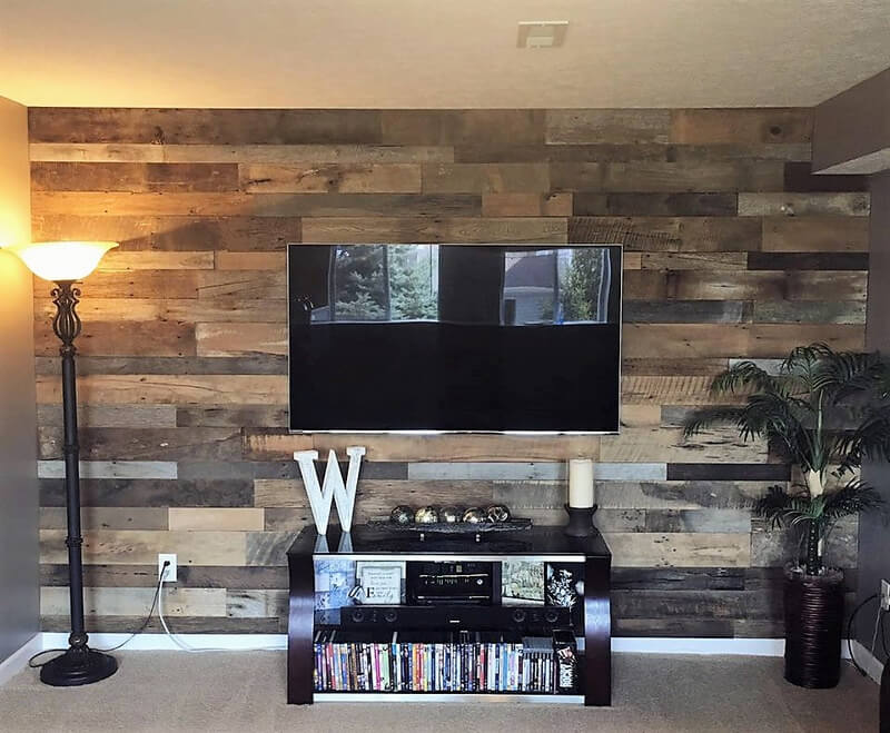 pallets accent wall idea