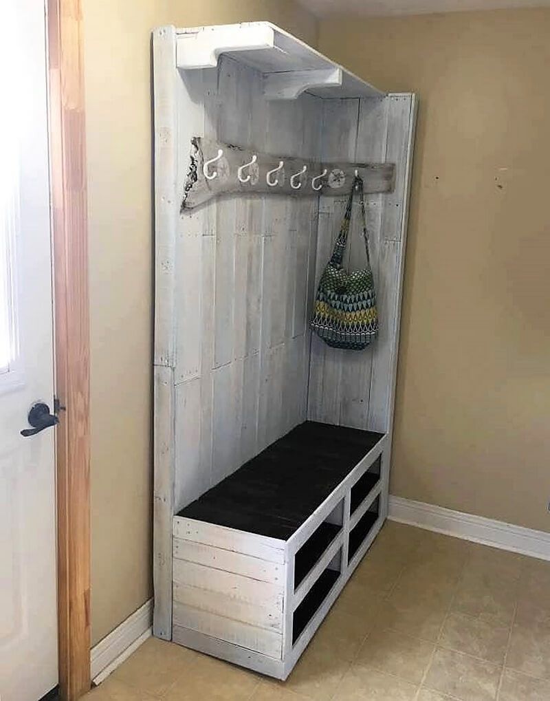 pallets hallway tree idea