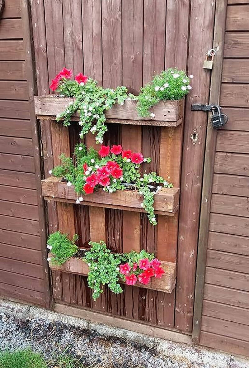 pallets wooden door planter idea