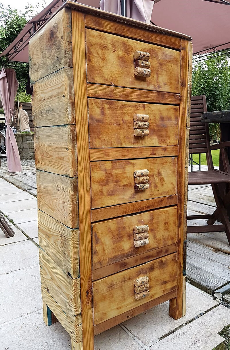 pallets wooden nightstand idea