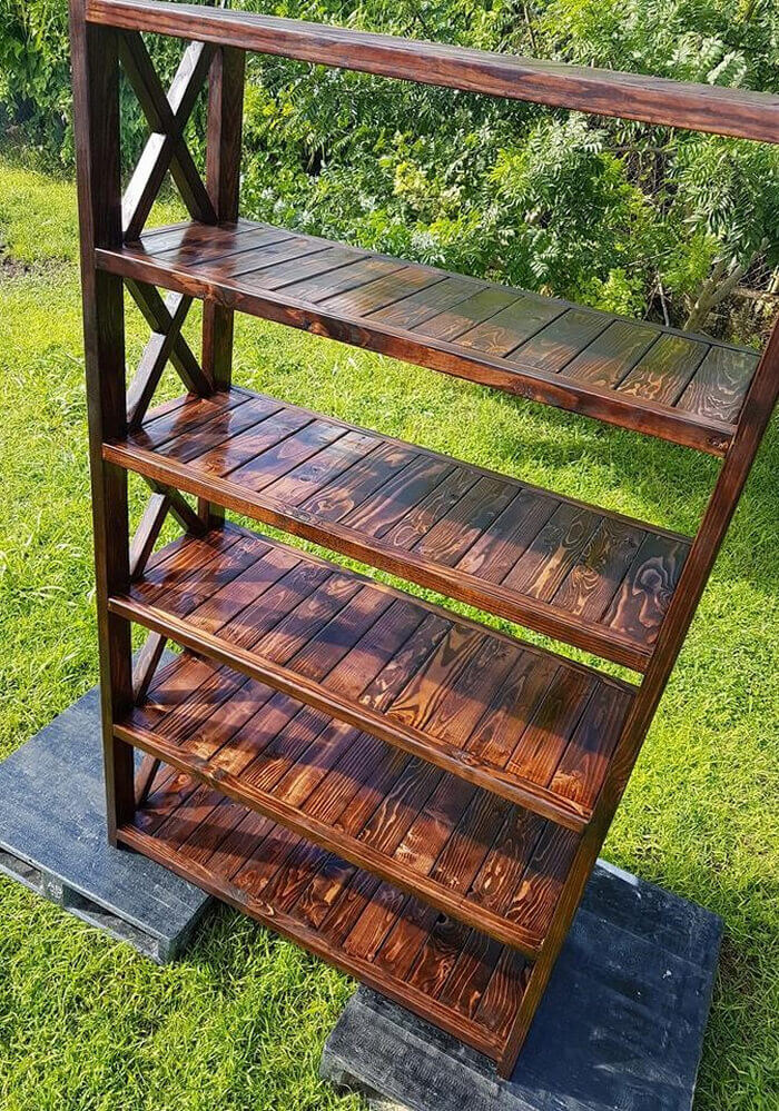 pallets wooden bookshelf