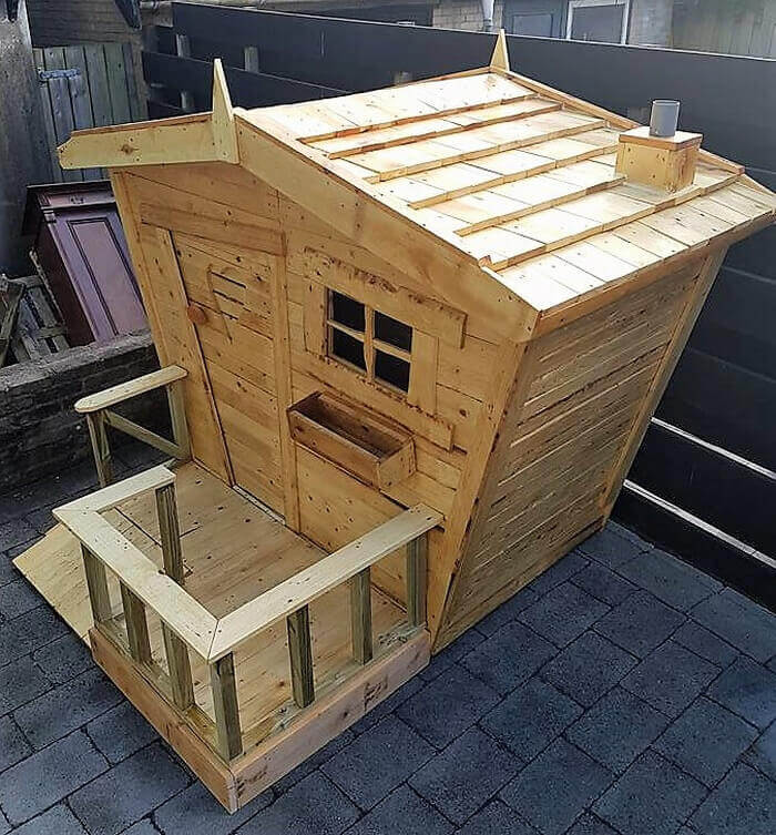 recycled pallets kids playhouse