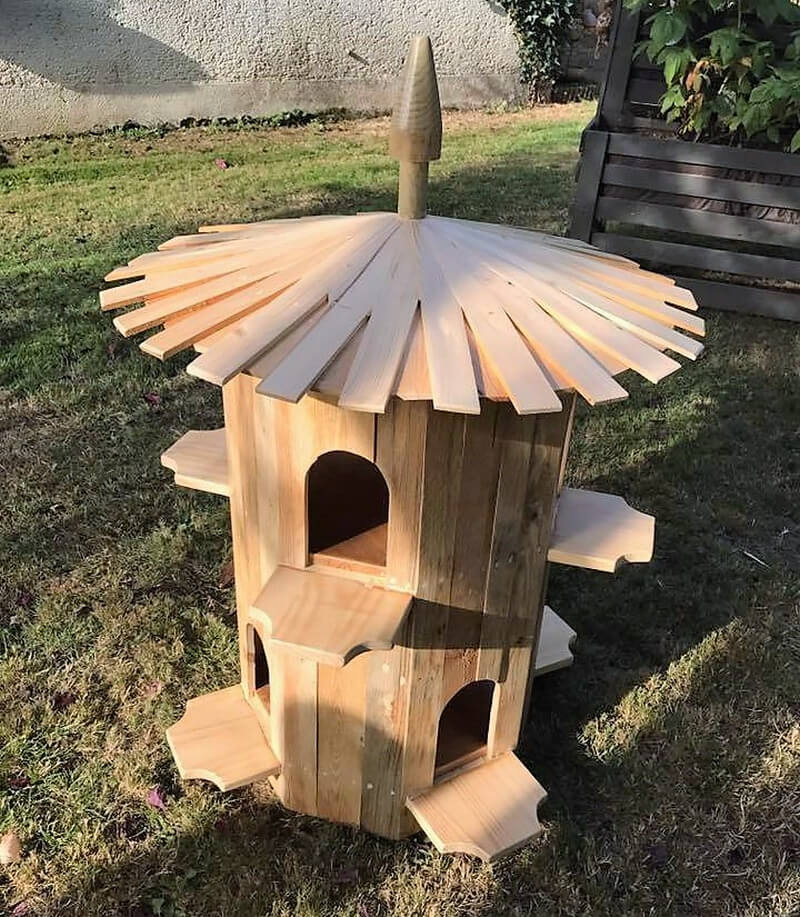 wood pallet birdshouse for garden
