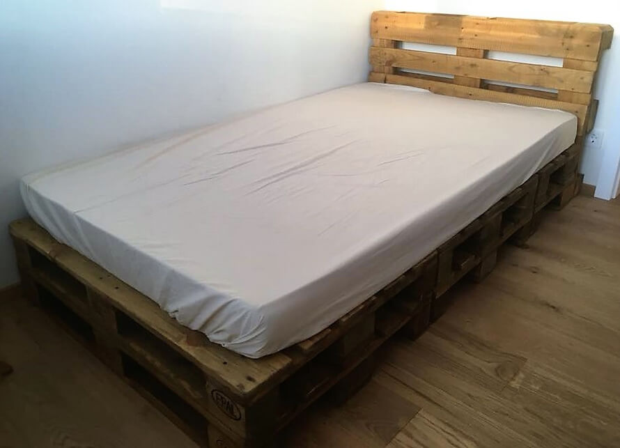 pallets made bed