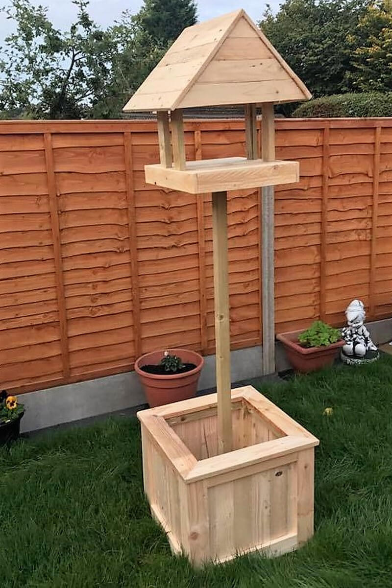 reclaimed pallets wishing well