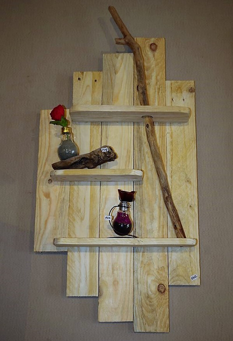 repurposed wood pallet shelf