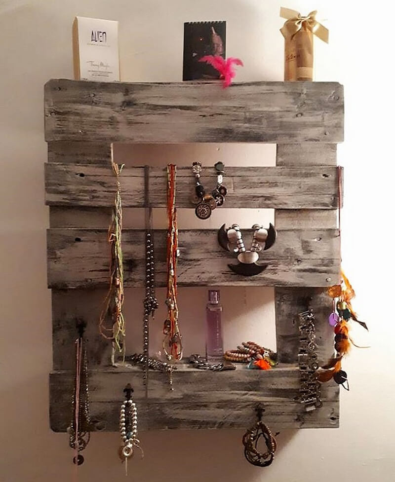 simple wood pallets jewelry rack