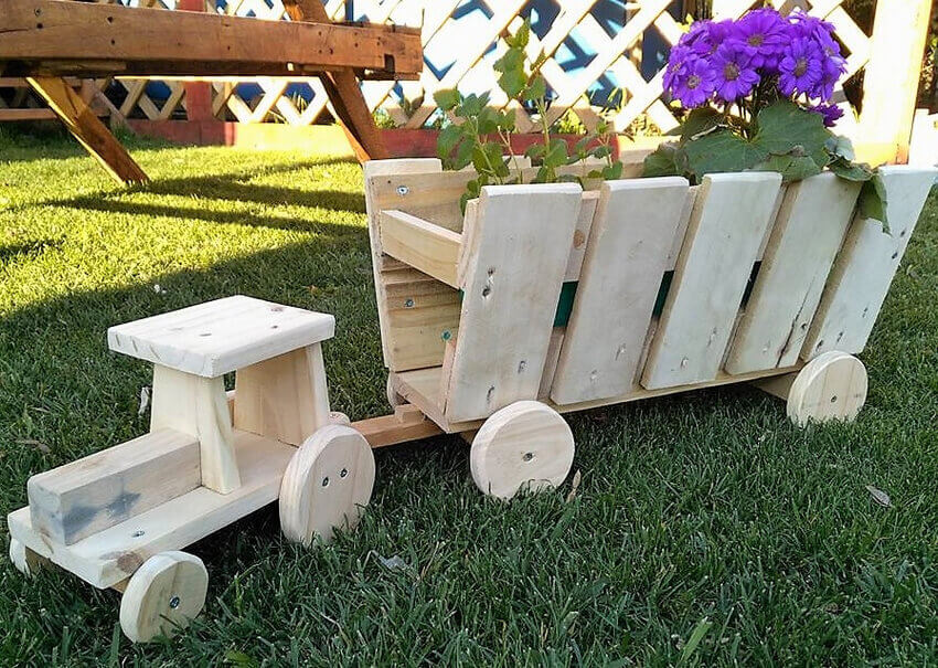 wooden pallets tractors art