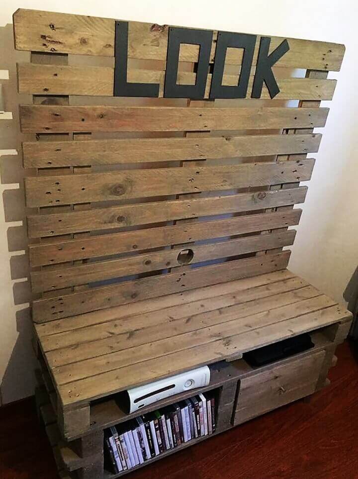 lcd stand out of pallets