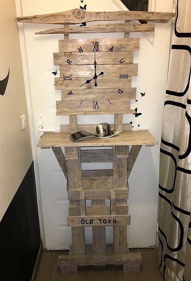 wooden pallet entrance clock craft