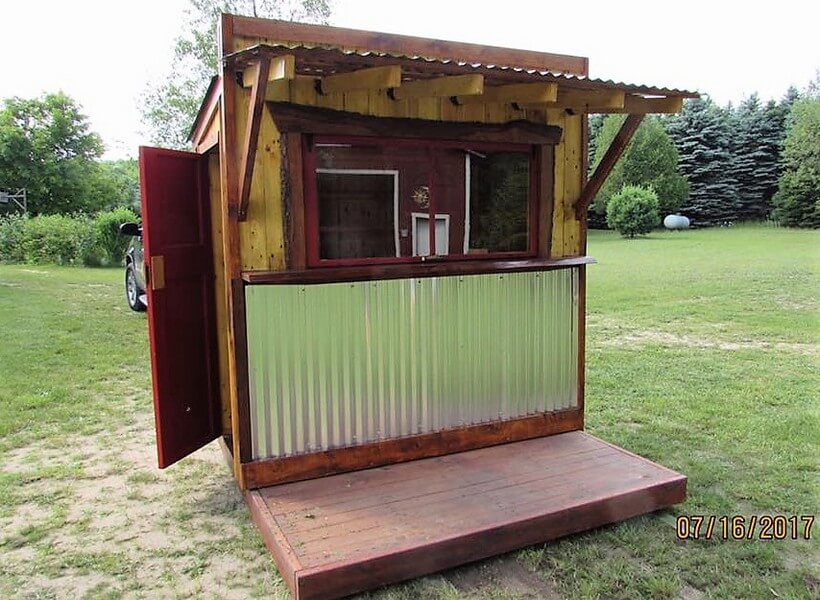 Wooden Pallets Tiki Bar