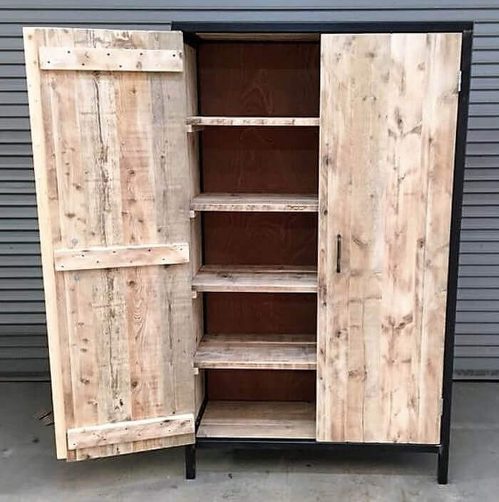 recycled pallet closet